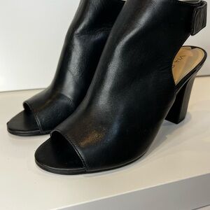 Via Spiga Black Leather Peep Toe Slingback Booties Block Heel Size 7.5